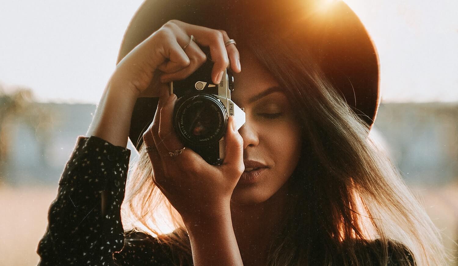 image of a female photographer